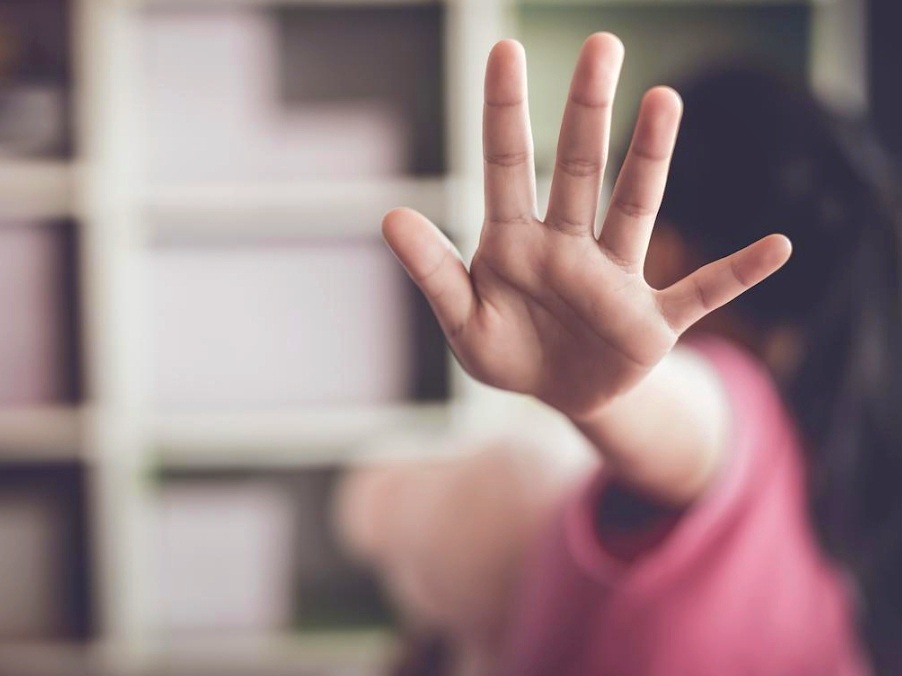 Violence de l’enfance : ce que révèlent les neurosciences — et comment la Gestalt thérapie aide à s’en libérer